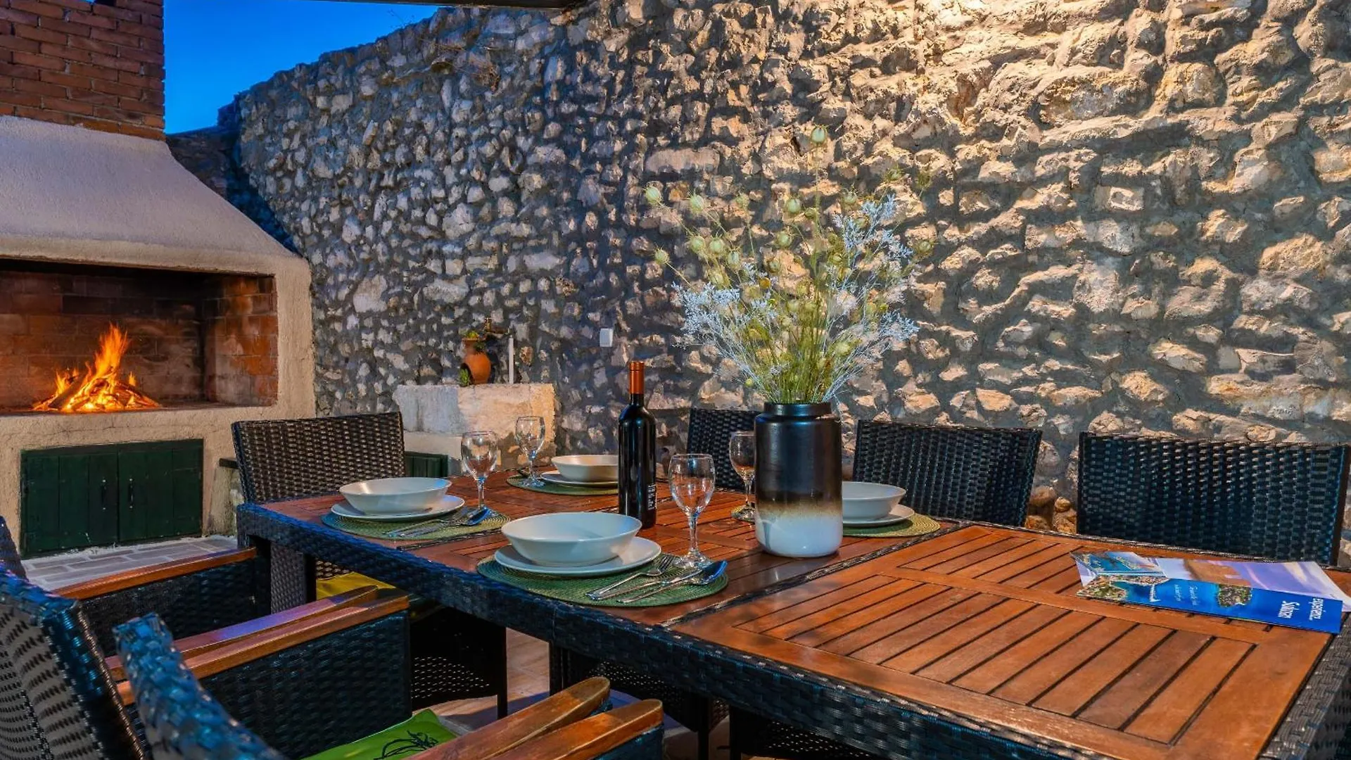 Stone Holiday House Zara With Jacuzzi location