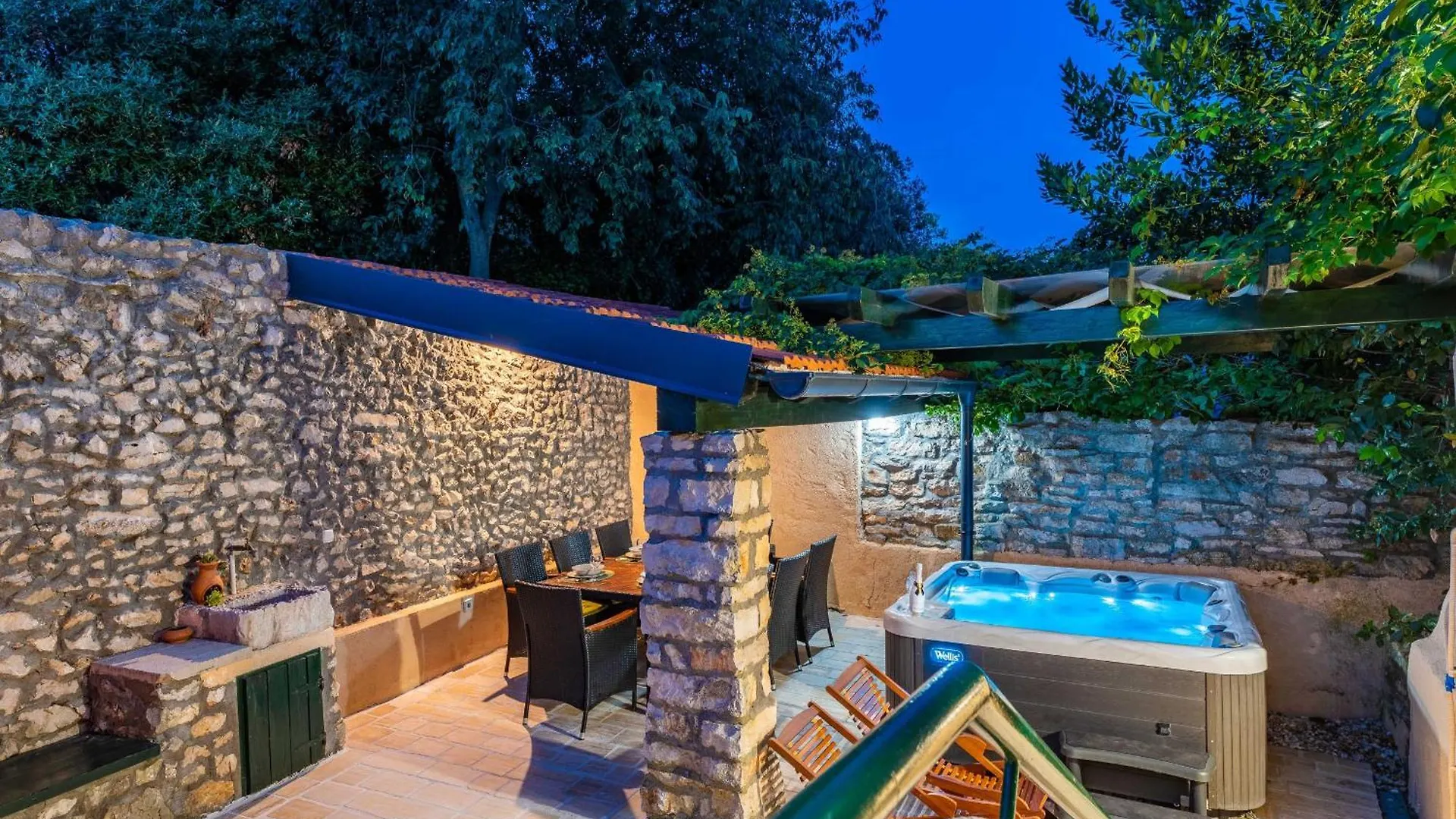 Holiday home Stone Holiday House Zara With Jacuzzi Sukosan Croatia