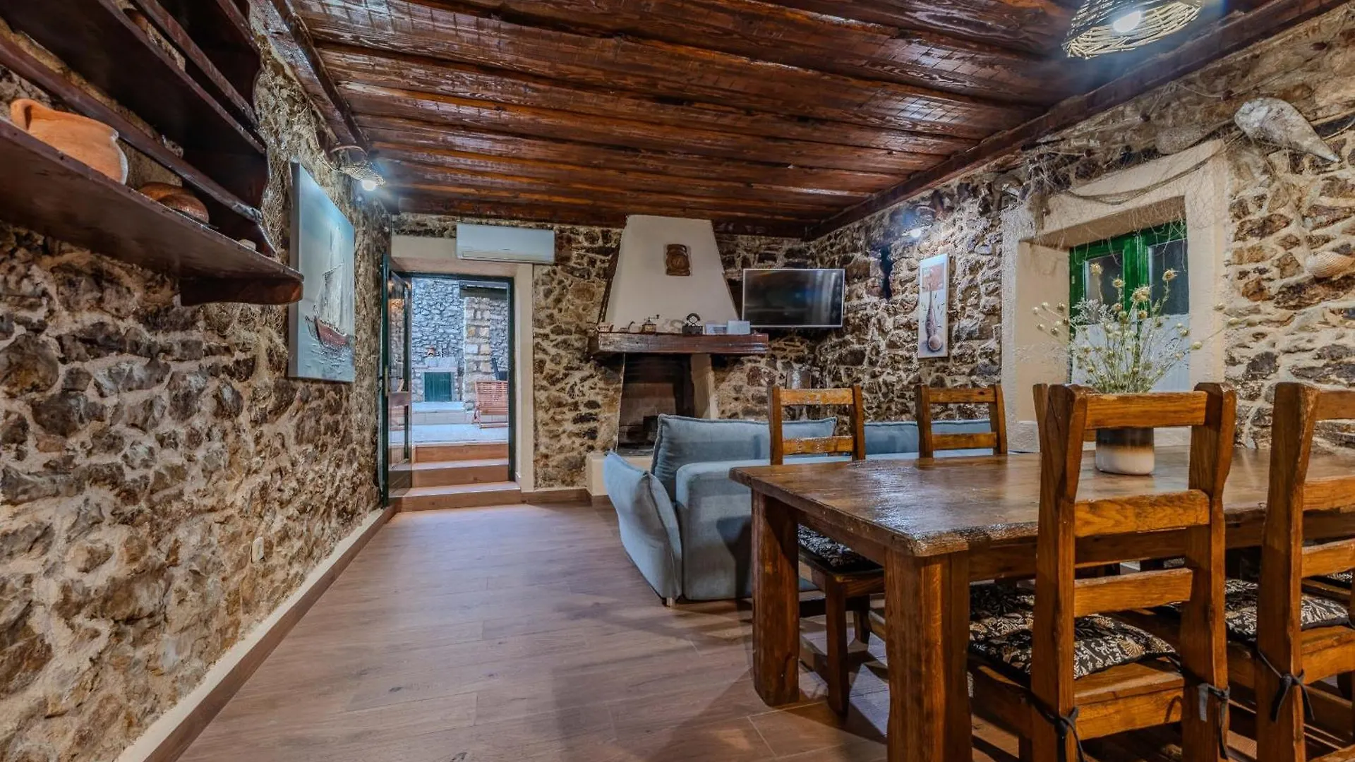 Stone Holiday House Zara With Jacuzzi Sukosan