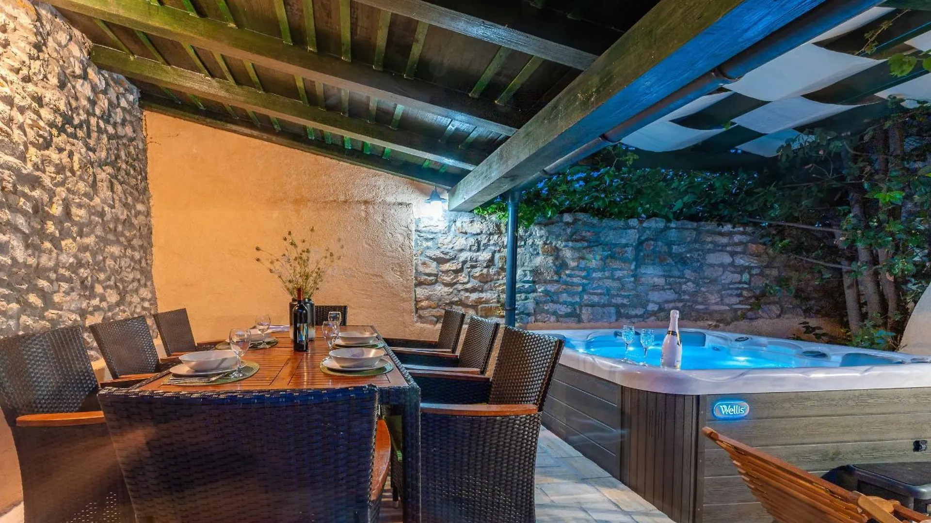 Holiday home Stone Holiday House Zara With Jacuzzi Sukosan