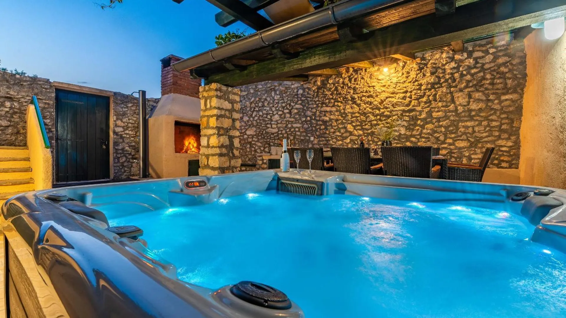 Holiday home Stone Holiday House Zara With Jacuzzi Sukosan